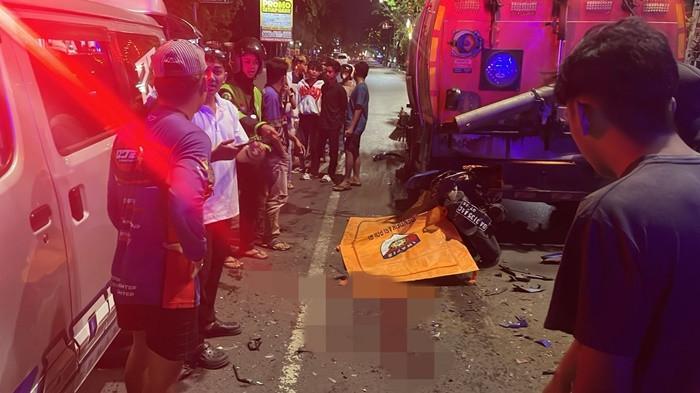 Kecelakaan maut terjadi di Jalan Ahmad Yani Km 4,5 Banjarmasin Timur pada Senin (8/9) dini hari. Tepat di depan Halte Bumi Mas, sekitar pukul 00.30 Wita.