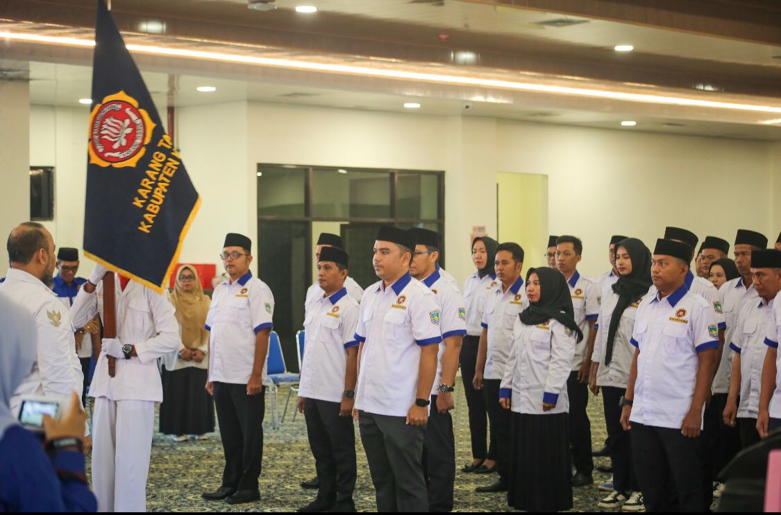 DILANTIK:&nbsp; Sebanyak 69 pemuda dilantik sebagai pengurus Karang Taruna masa bakti 2025&ndash;2030berlangsungnya pelantikan Karang Taruna Kotabaru.