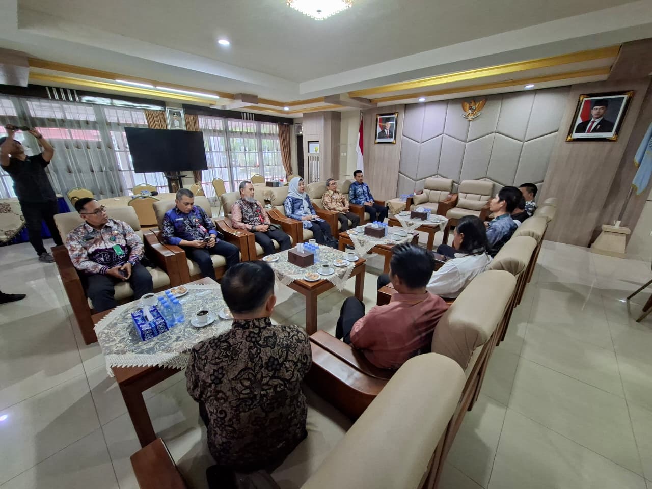 AUDIENSI:Bupati Kabupaten Banjar, Saidi Mansyur menerima audiensi BWS Kalimantan III di Aula Sultan Adam, Kamis (4/9/2025) terkait pembangunan Bendungan Riam Kiwa.