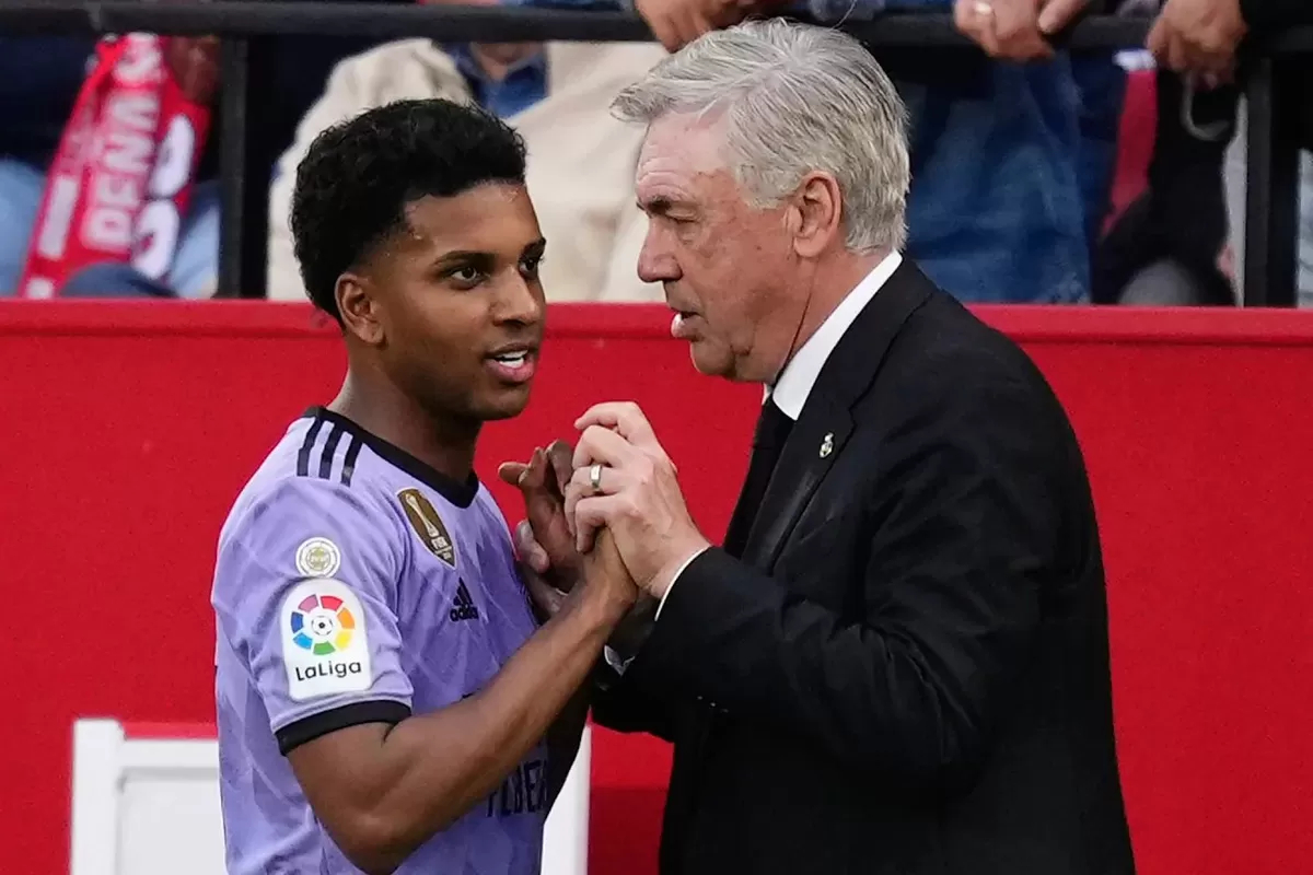BERSAMA: Rodrygo dan Carlo Ancelotti saat bersama-sama menjadi tulang punggung Real Madrid.