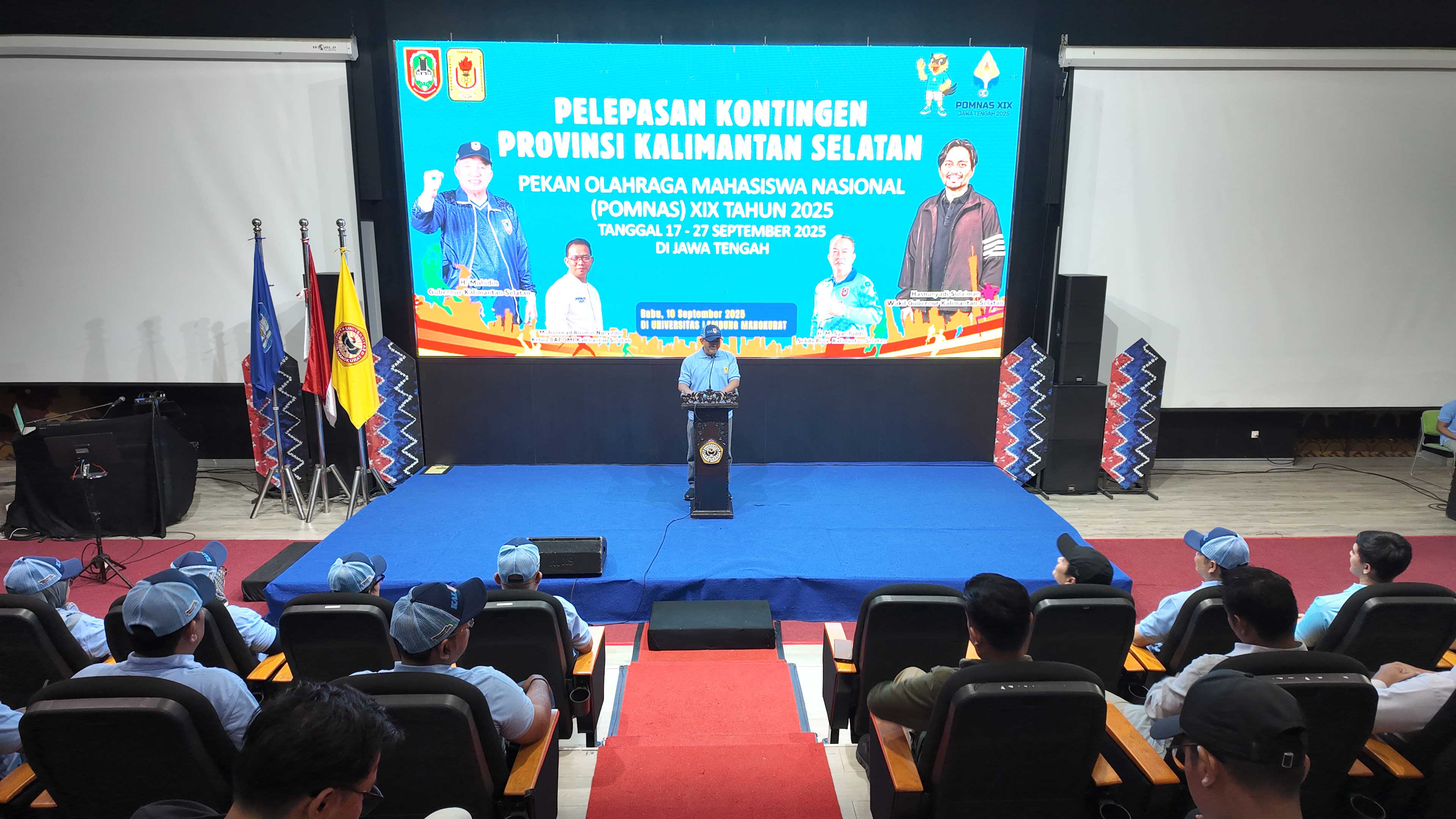 SAMBUTAN:  Ketua Umum BAPOMI Kalsel H Muhamad Rusmin Nuryadin aat menyampaikan sambutan pada pelepasan kontingen Kalsel menuju POMNAS XIX di SAC ULM Banjarmasin.