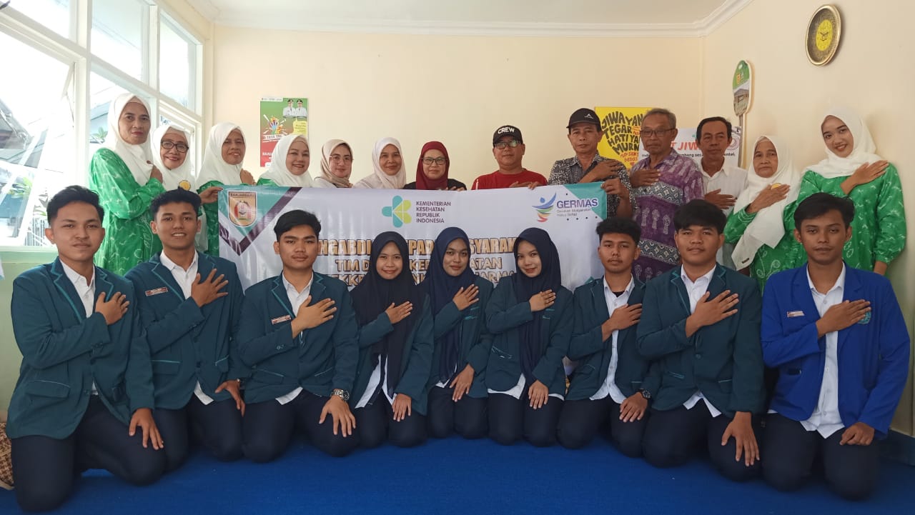 MOMEN: Dosen dan mahasiswa Poltekkes Kemenkes Banjarmasin beserta kader kesehatan jiwa berkomitmen membentuk Kampung Pelangi Sehat Jiwa.
