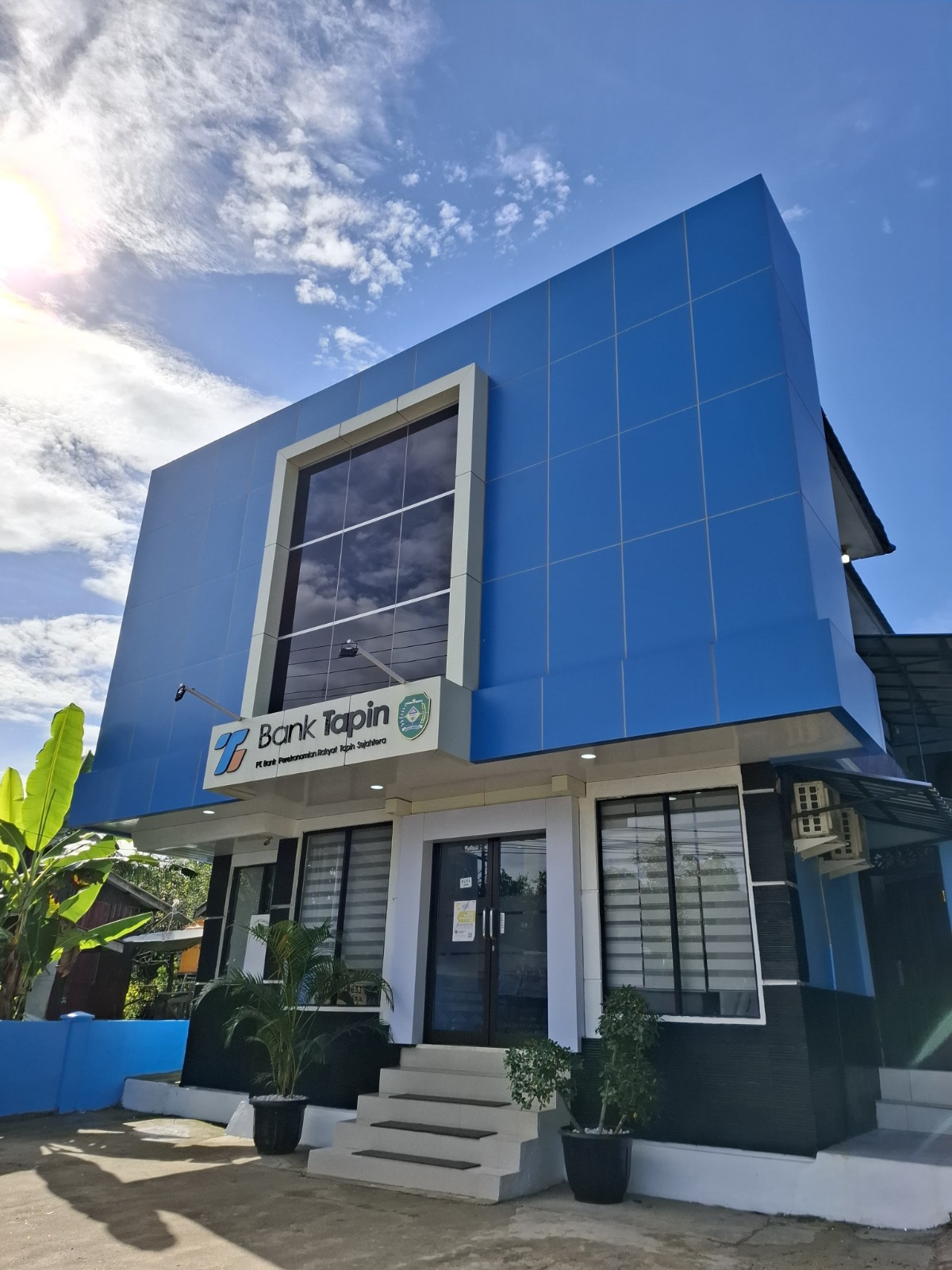 BANK TAPIN: Perbankan milik Pemerintah Kabupaten Tapin ini jadi salah satu bank yang mendukung program kredit UMKM 0 persen.