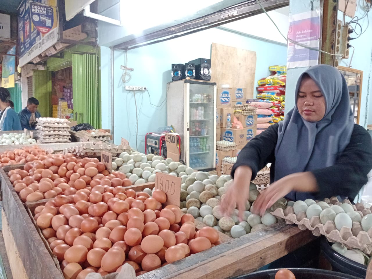 LAGI MAHAL: Harga telur ayam di Pasaran Kota Banjarmasin mengalami kenaikan cukup signifikan di momen bulan Maulid kali ini.