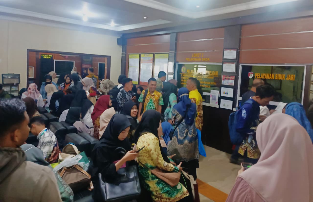 ANTREAN: Pelayanan Surat Keterangan Catatan Kepolisian (SKCK) di Polres HSU mengalami lonjakan karena dipicu seleksi PPPK.
