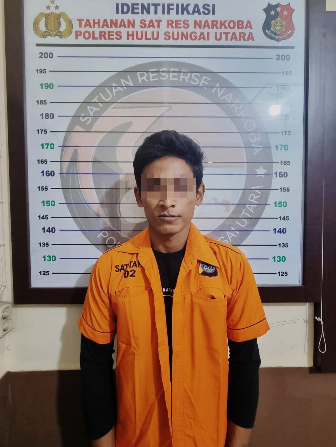 DIAMANKAN: Tersangka S (27) ditangkap dalam kasus kepemilikan paket sabu oleh Sat Res Narkoba Polres HSU di Kelurahan Sungai Malang.