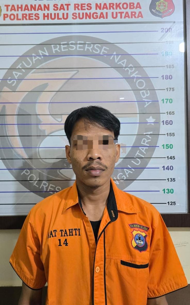 BUDAK SABU: Tersangka Muhyar Raza&rsquo;i alias Molek (26) ditangkap saat bawa sabu di Jalan Negara Dipa, Kelurahan Sungai Malang, oleh anggota Satres Narkoba Polres HSU. (Foto: Polres HSU)
