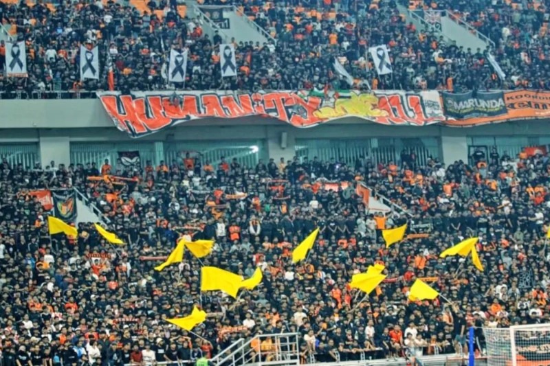 TERBANYAK: The Jakmania memadati JIS dan memecahkan rekor jumlah penonton terbanyak dalam satu laga Super League 2025/2026 saat Persija vs Bali United.