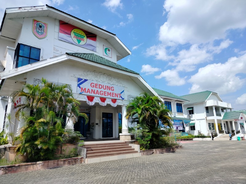 RSJ: Rumah Sakit Jiwa Sambang Lihum di Jalan Gubernur Syarkawi, Gambut.