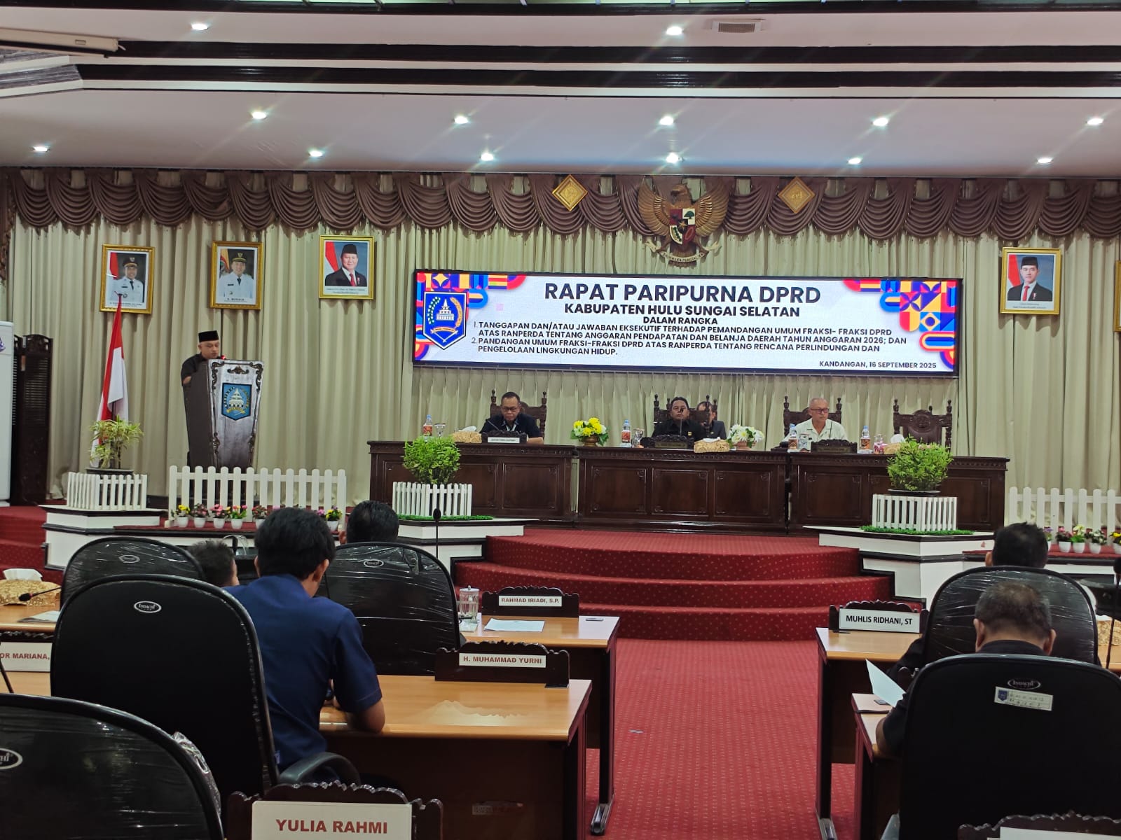 SAMPAIKAN:Para Fraksi di DPRD Kabupaten HSS menyampaikan pandangan umum fraksi tentang Raperda RPPLH.