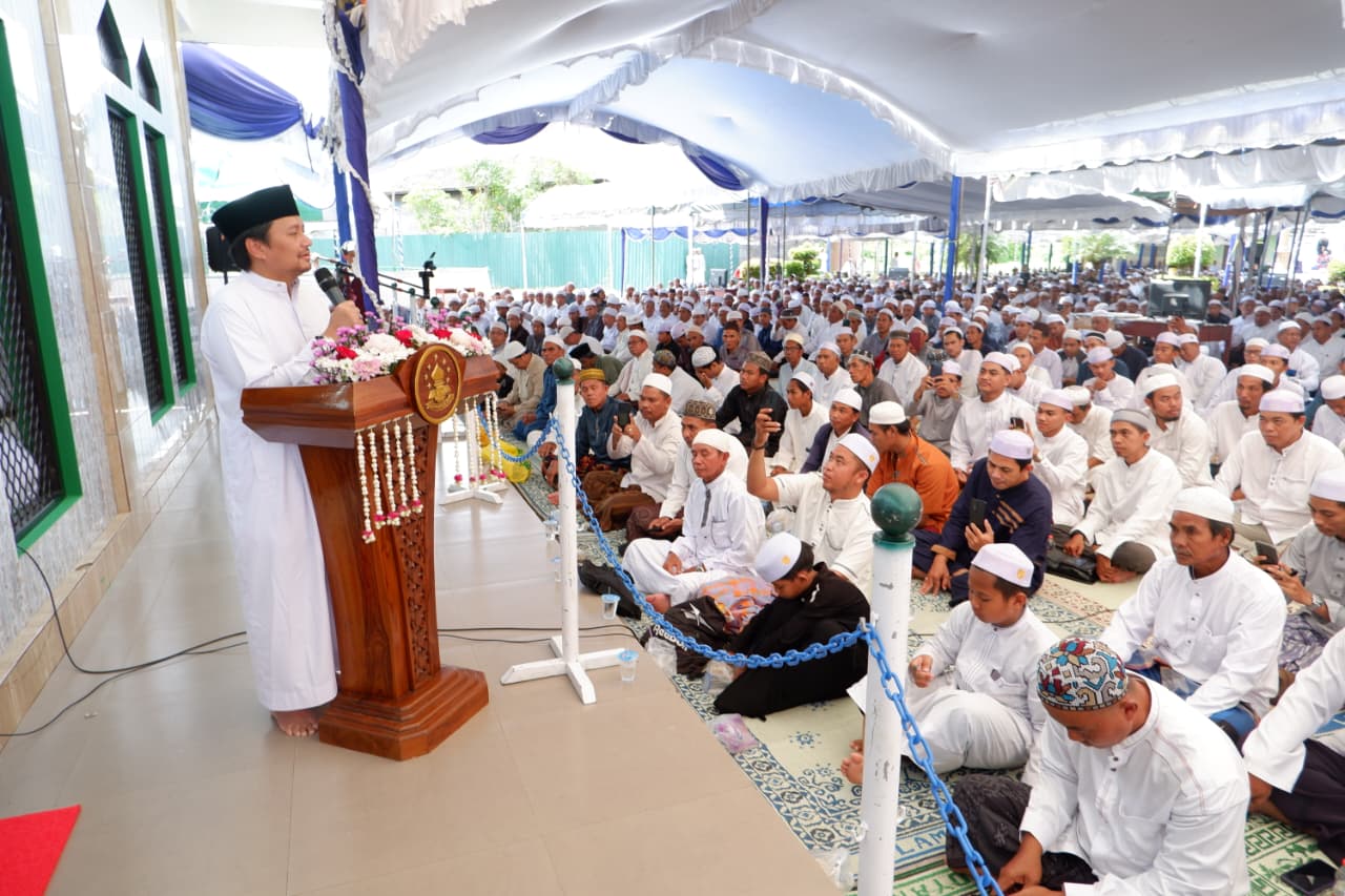HADIR: Wagub Hasnuryadi menyampaikan sambutan pada acara Haul ke-13 Guru Bakrie.