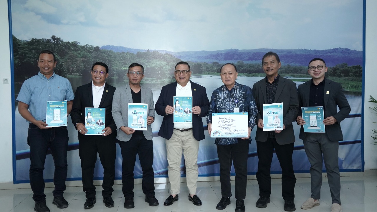 SOLID: Foto bersama GM PLN UID Kalselteng, Iwan Soelistijono dan rombongan bersama Direktur Utama PT AMIB, Syaiful Anwar.