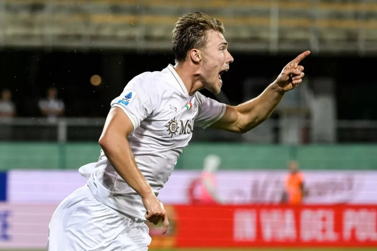MENCETAK: Rasmus Hojlund saat mencetak gol untuk Napoli.