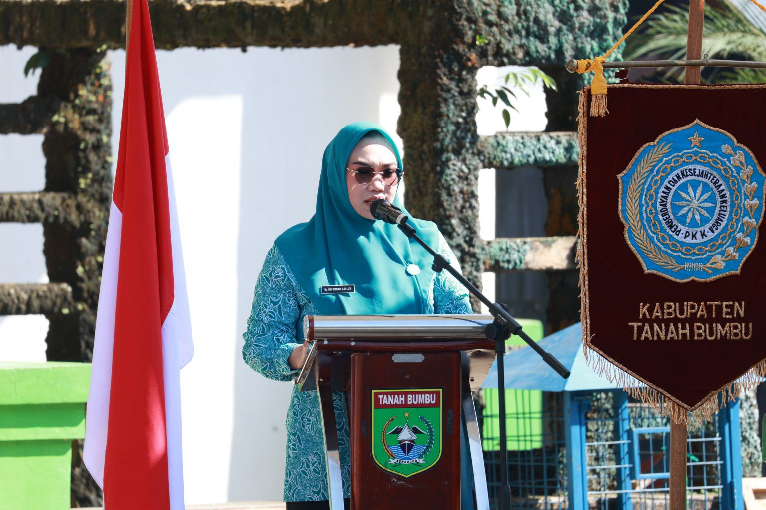 SAMBUTAN:Ketua TP PKK Kabupaten Tanah Bumbu, Andi Irmayani Rudi Latif membuka Jambore Kader PKK 2025 di Gedung Mahligai Bersujud, Batulicin, Kamis (11/9/2025).