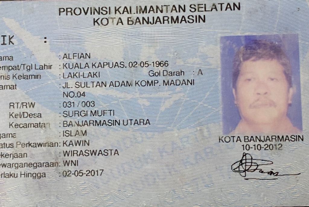 KTP Alfian (Om Malaka) yang sengaja disebar atas seizin Rio di grup WA KEB (Komunitas Entertainer Banjarmasin)
