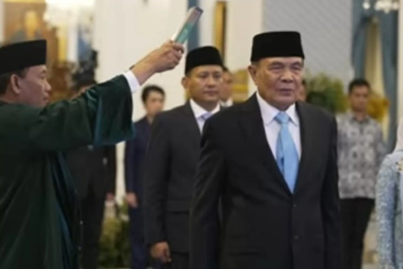 MENTERI BARU: Djamari Chaniago resmi dilantik sebaga Menteri Koordinator Politik dan Keamanan (Menko Polkam) oleh Presiden Prabowo Subianto di Istana Merdeka, Jakarta, Rabu (17/9).