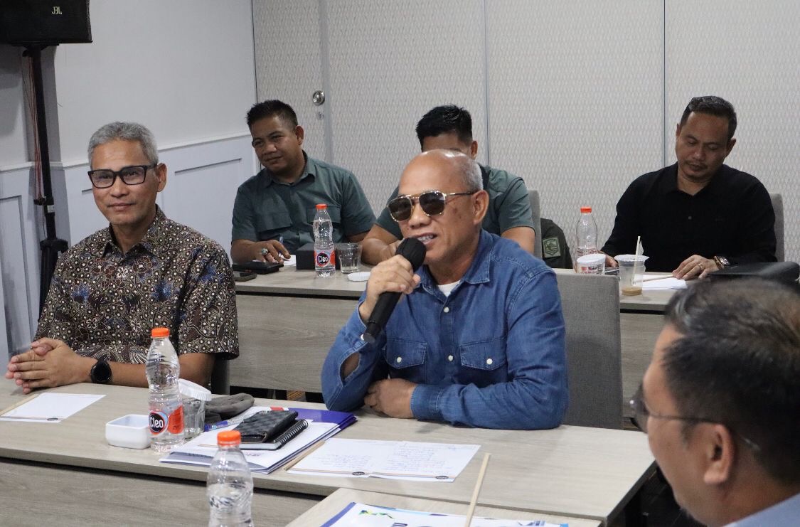 Bupati Kotabaru, Muhammad Rusli berdiskusi dengan Direktur Briton English Education di Jakarta.