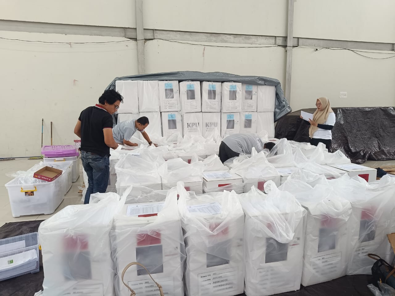 LAKU: Logistik Pilkada 2024 sukses dilelang KPU Kabupaten HSS.