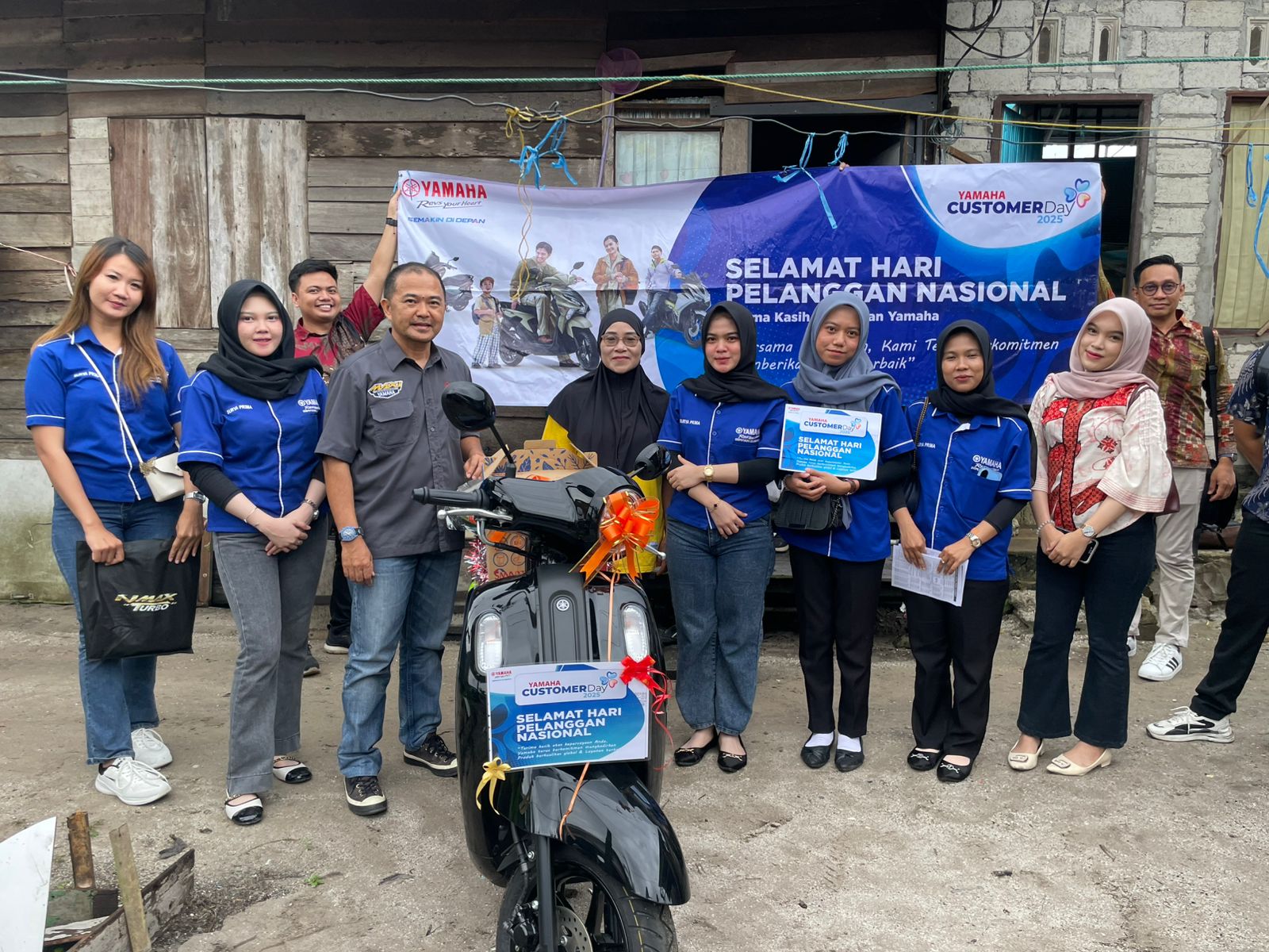 HARPELNAS: PT STSJ Yamaha Kalselteng mengantarkan langsung motor Yamaha pesanan konsumen di momen Hari Pelanggan Nasional (Harpelnas) 2025.