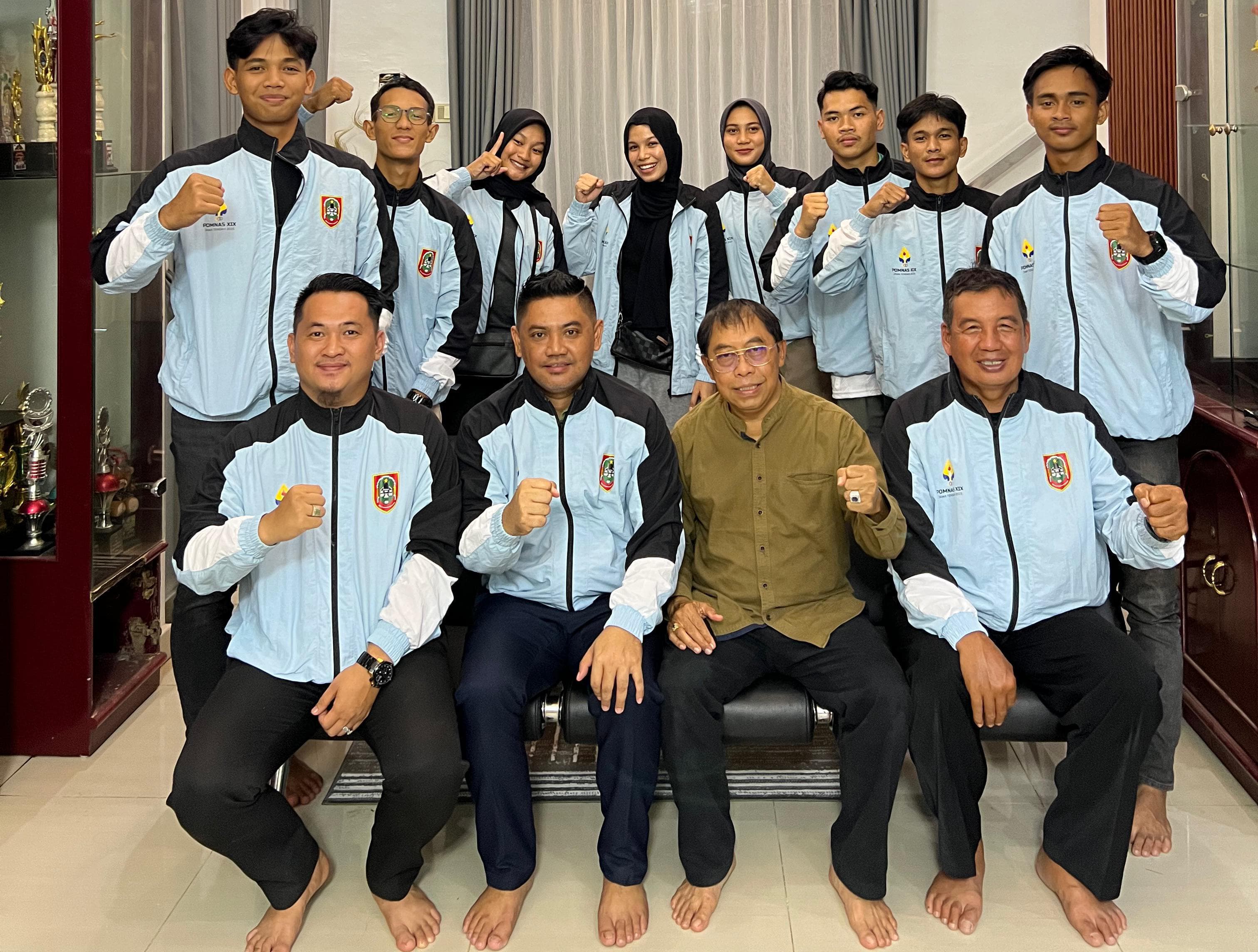 SILATURAHMI: Tim Pencak Silat Kalsel menggelar silaturahmi dan menerima arahan sebelum bertolak ke POMNAS XIX Jawa Tengah.