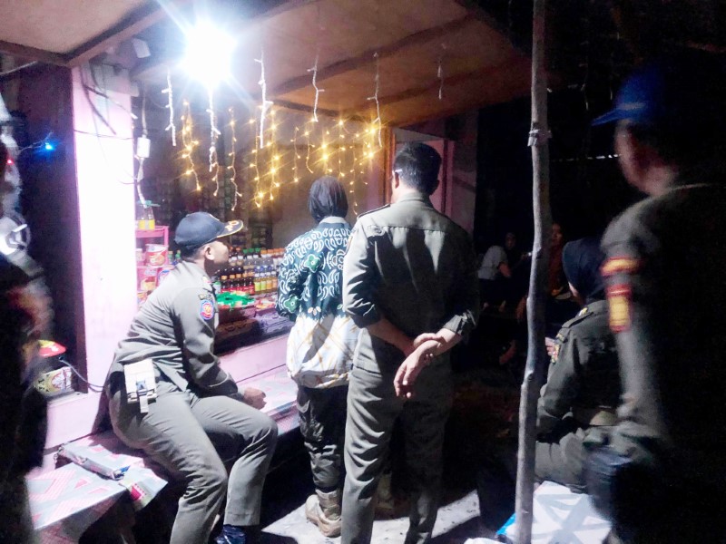 DISIDAK: Warung remang-remang di Banjarbaru saat disidak Satpol PP Banjarbaru karena diduga melanggar perda.