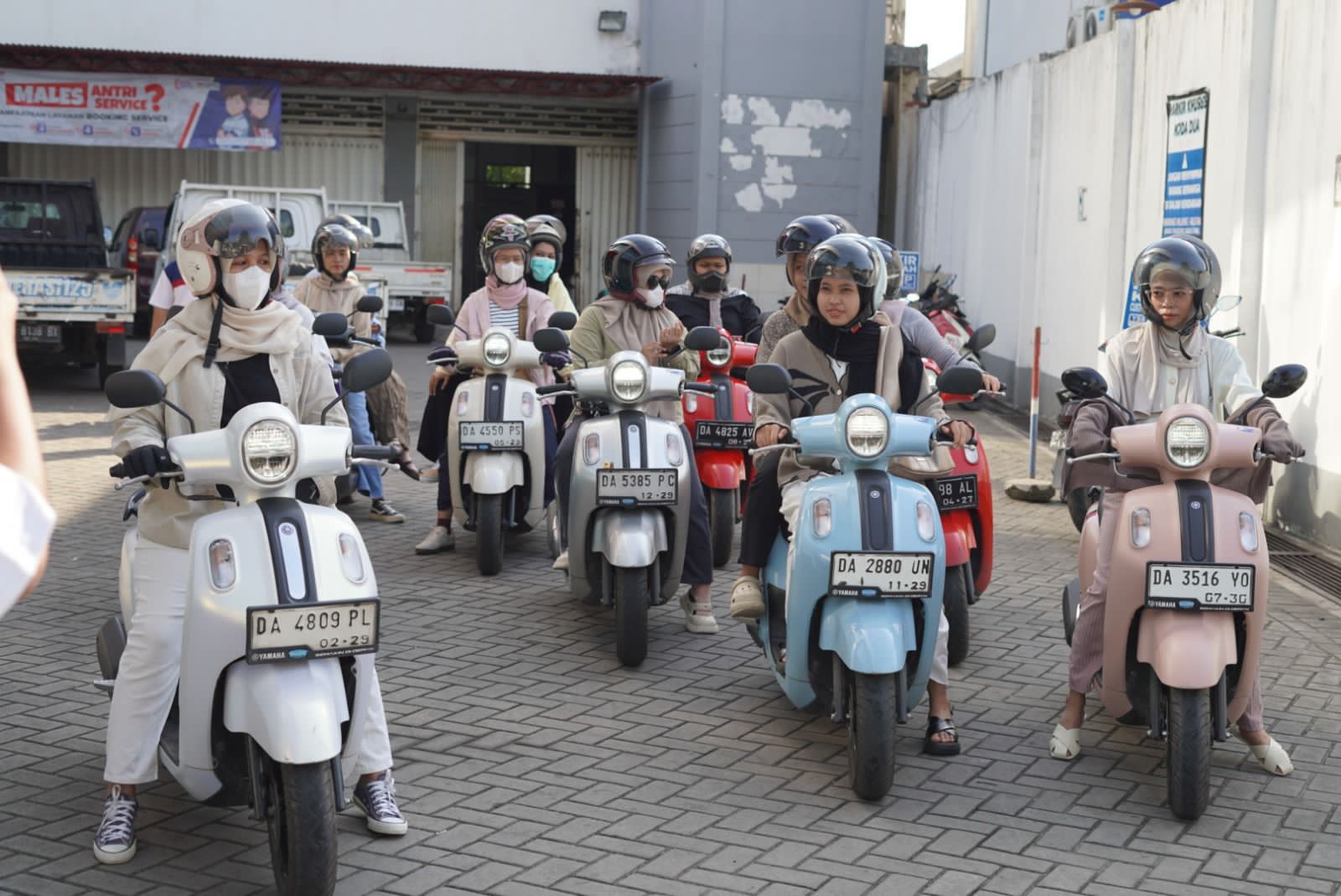 ROLLIN CITY: Para anggota komunitas Yamaha Fazzio berkendara bersama ke sejumlah ruas jalan di Kota Banjarmasin di event FOMO Yamaha.