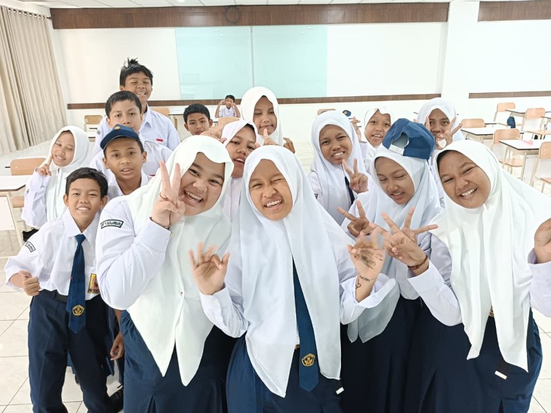 FOTO BARENG: Siswa Sekolah Rakyat Terintegrasi 9 Banjarbaru ceria bisa melanjutkan sekolah.
