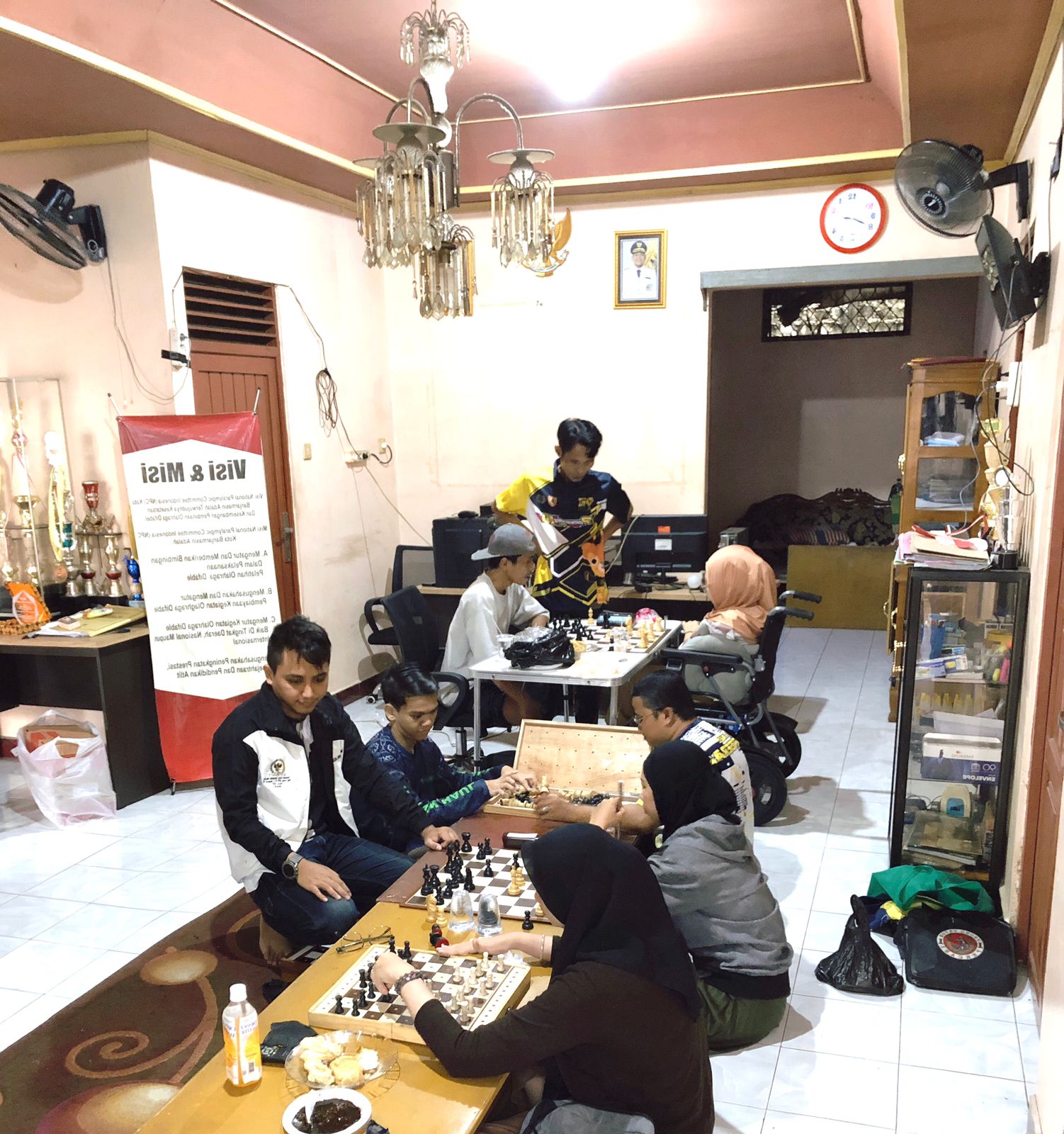 Para pecatur NPC Banjarmasin serius berlatih di Sekretariat Jalan Mangga, Banjarmasin, sebagai persiapan menuju Peparprov 2025 (istimewa).