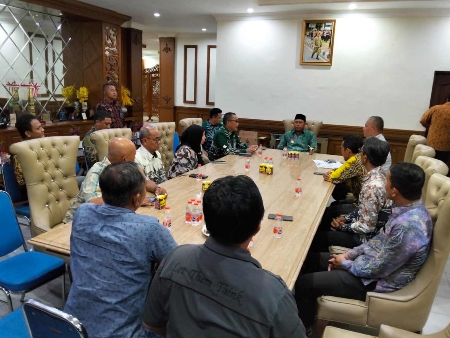 AUDIENSI:Sejumlah pengurus Koni Batola memaparkan sejumlah atlet dan persiapan untuk Porprov Tala.