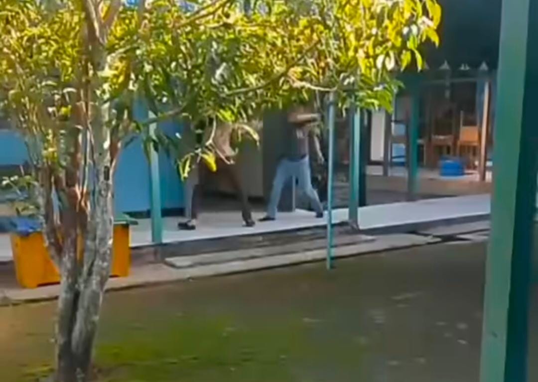 VIRAL: Seorang guru berinisial H di SMA Negeri 2 Amuntai, diduga melakukan tindak kekerasan terhadap siswanya.