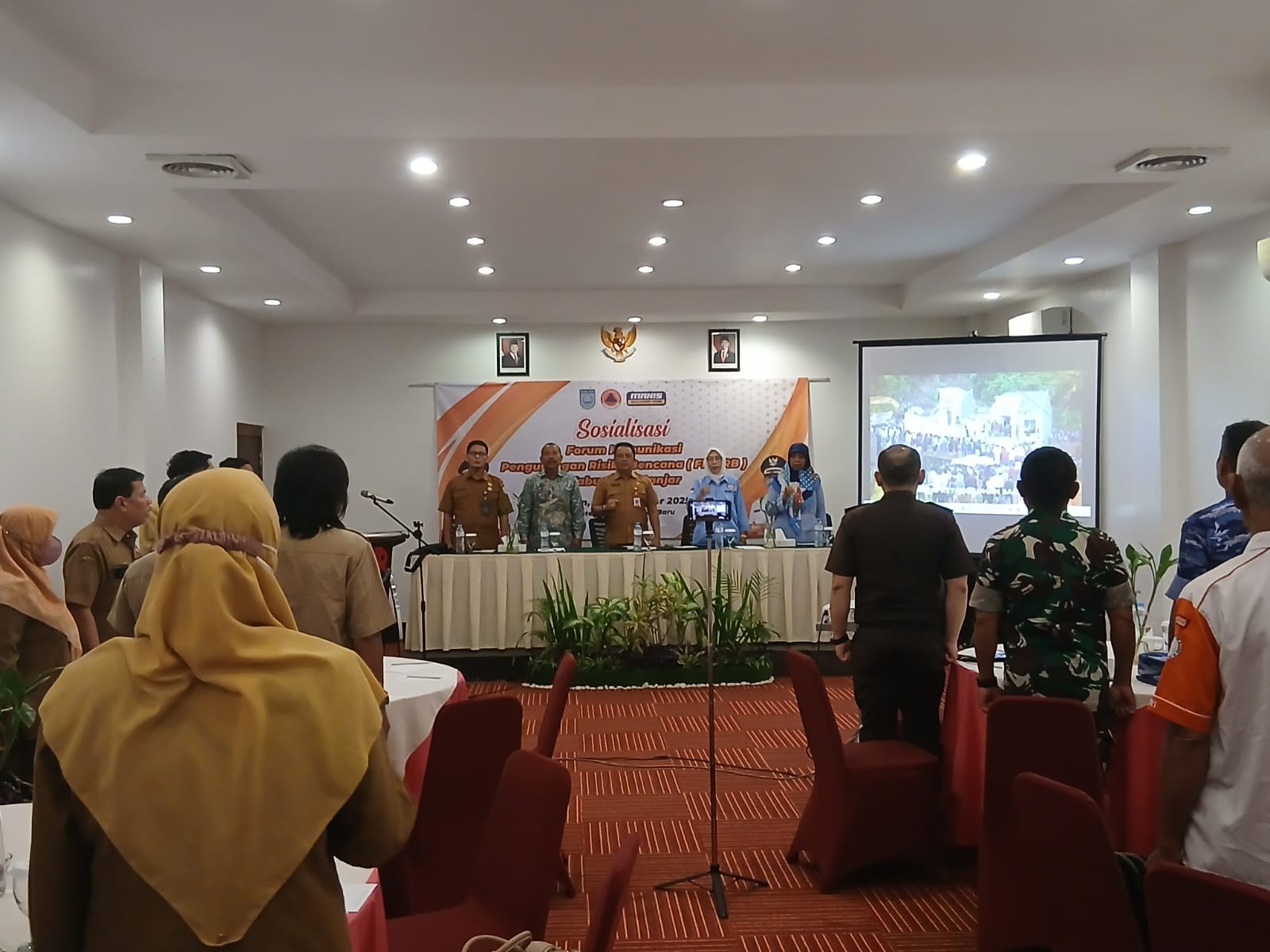 MOMEN: Kalaksa BPBD Banjar bersama jajaran Forkopimda dan stakeholder dalam kegiatan pembentukan Forum Komunikasi Pengurangan Risiko Bencana.