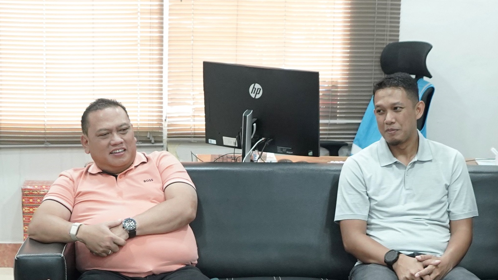 BERSINERGI: GM PLN UID Kalselteng, Iwan Soelistijono (kanan) saat menerima kunjungan Bupati Pulang Pisau, H Ahmad Rifa&rsquo;i, Minggu (7/9/2025).