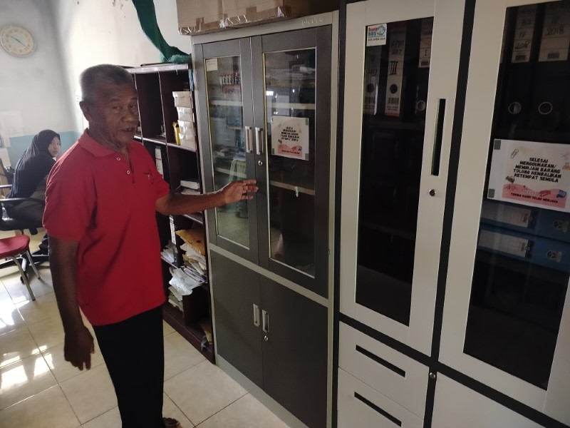 DICURI: Ruang tata usaha SDN 6 Teluk Tiram yang dibobol maling.