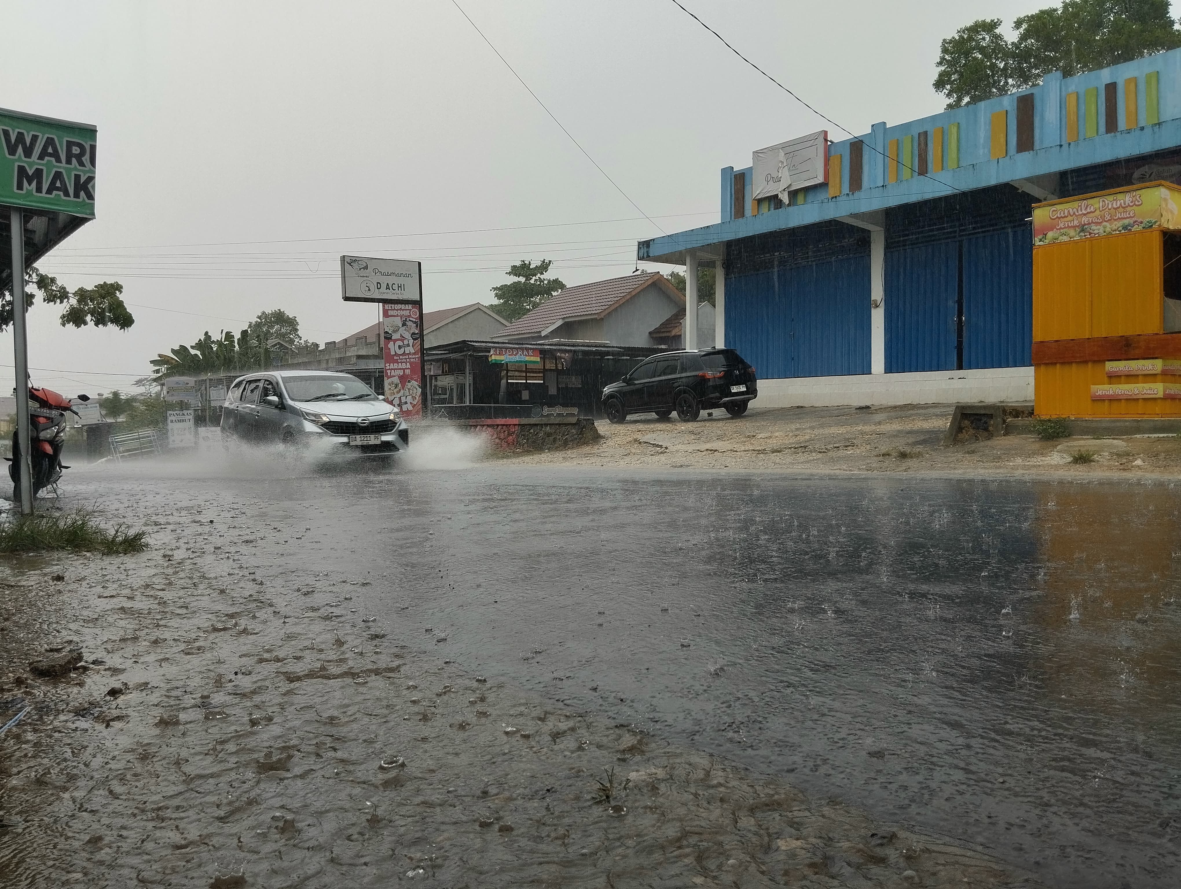 DERAS: Banjarbaru saat diguyur hujan belakangan tadi.