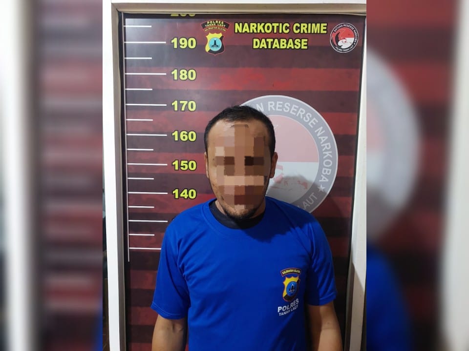 DIAMANKAN: Tersangka S yang diamankan Satresnarkoba Polres Tala karena menyimpan sabu.