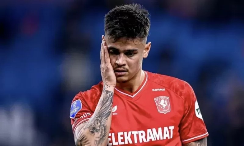 ABSEN: Mees Hilgers absen membela Timnas Indonesia karena konflik dengan FC Twente.