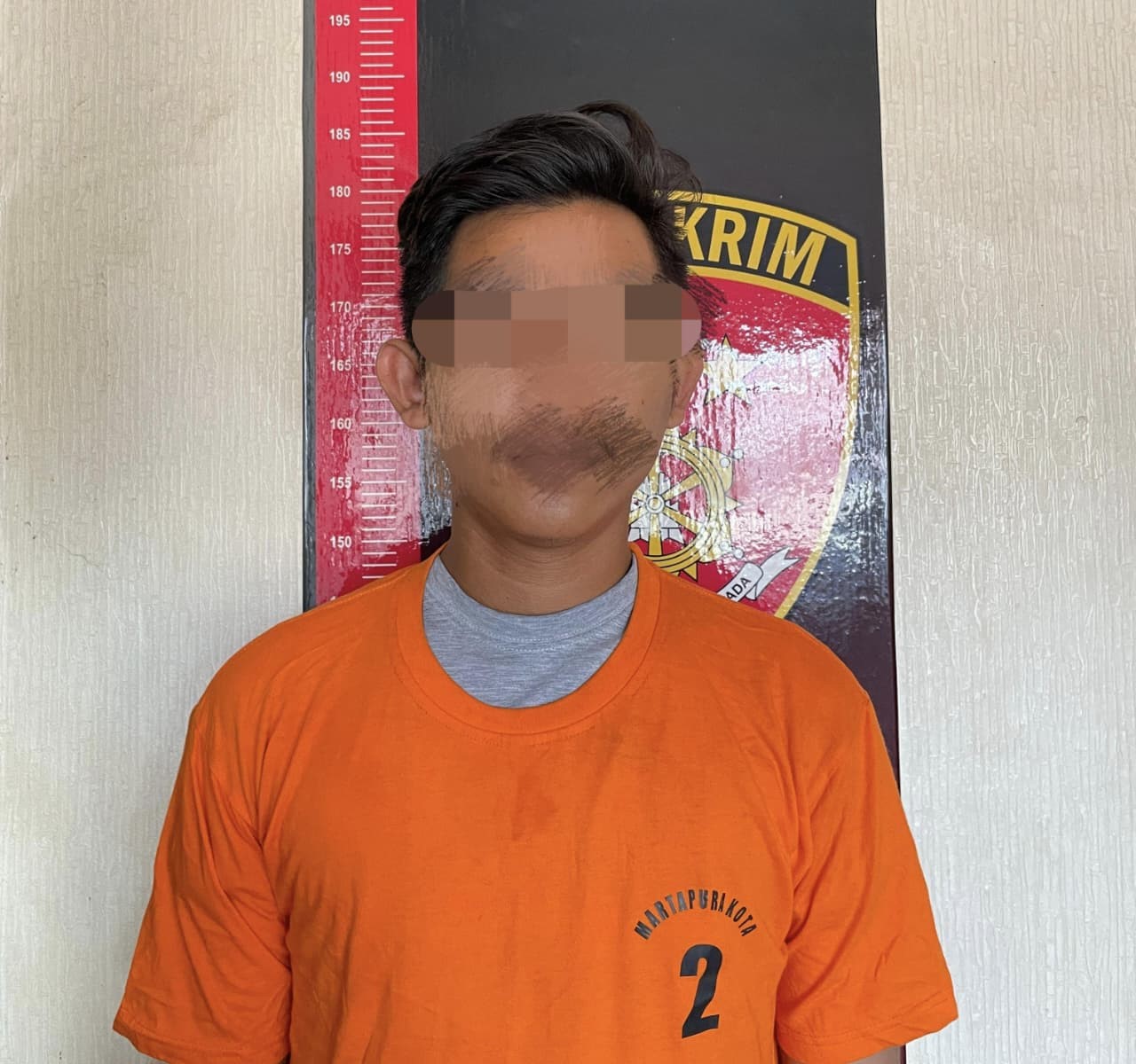DITANGKAP:&nbsp; Tersangka IPP alias Utuh (20) saat diamankan di Polsek Martapura