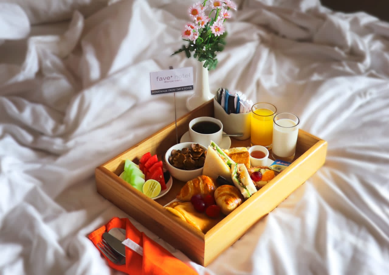 INOVASI LAYANAN: Fave+ Hotel Banjarbaru menyediakan room Service Breakfast in Bed, sensasi sarapan istimewa di dalam kamar dengan harga Rp75 ribu net per pax.