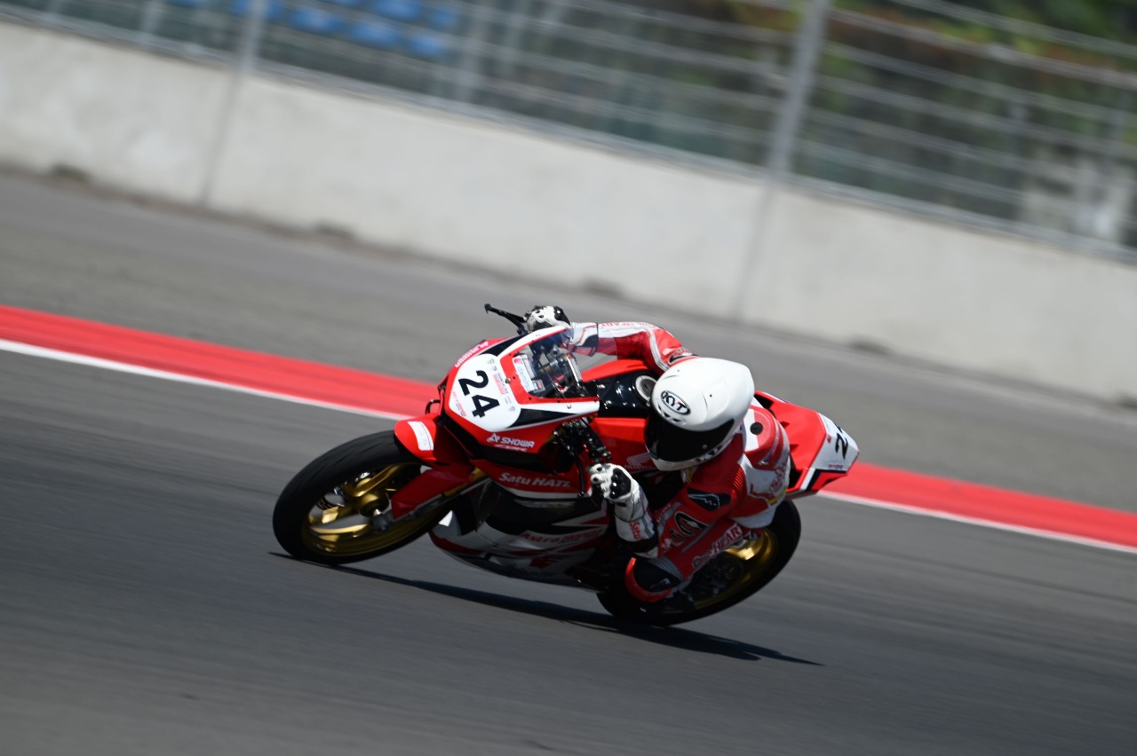 BERSAING: Pembalap Astra Honda dan CBR Series bersaing di Mandalika Racing Series (MRS) 2025.