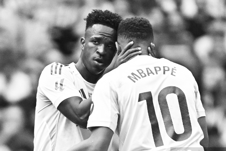 KALAH: Penyerang Real Madrid, Kylian Mbappe bersama Vinicius Junior saat kalah dengan Atletico Madrid, Sabtu (27/9).
