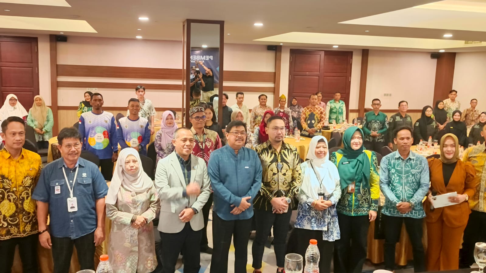 SINERGI:Foto bersama usai terbentuk forum KIM Kalsel 2025-2028, Minggu (28/9/2025).