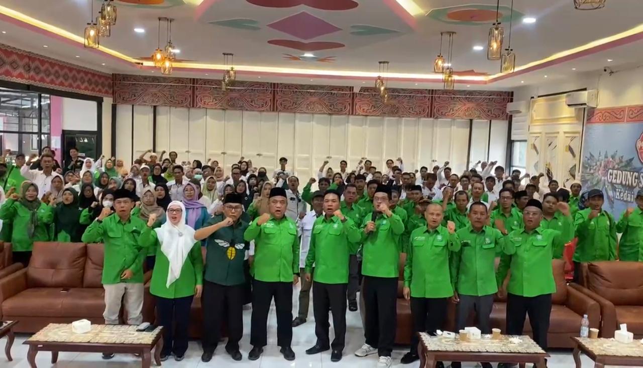 KOMPAK: Pengurus dan kader PKB Kota Banjarmasin kompak mengangkat tangan saat pembukaan Musancab serentak lima kecamatan.