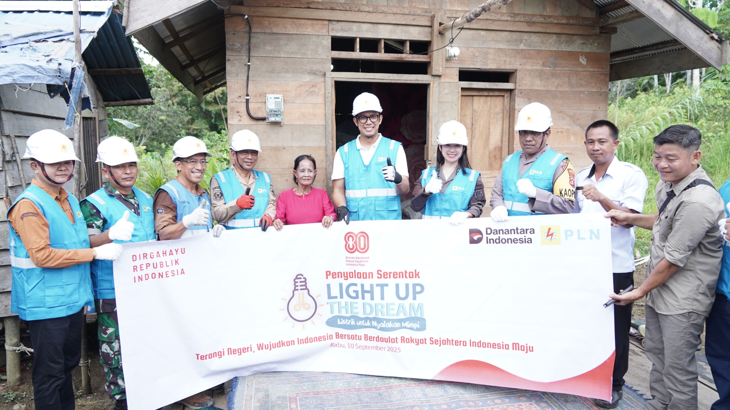 DAMPAK POSITIF:Melalui program LUTD, PLN UID Kalselteng berkomitmen menghadirkanharapan menjadi penggerak semangat gotong royong dan solidaritas mewujudkan akses energi merata bagi masyarakat.