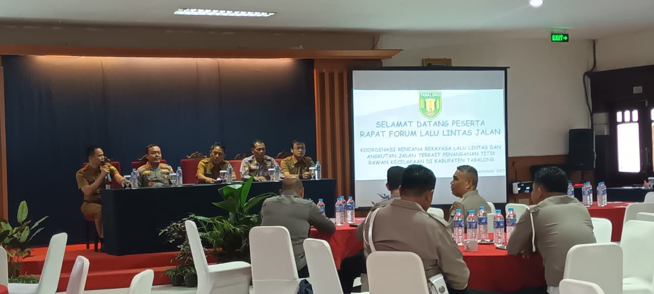 MASALAH LAKALANTAS: Jajaran Satlantas Polres Tabalong dan Pemkab Tabalong saat membahas masalah kecelakaan lalu lintas di jalan raya.