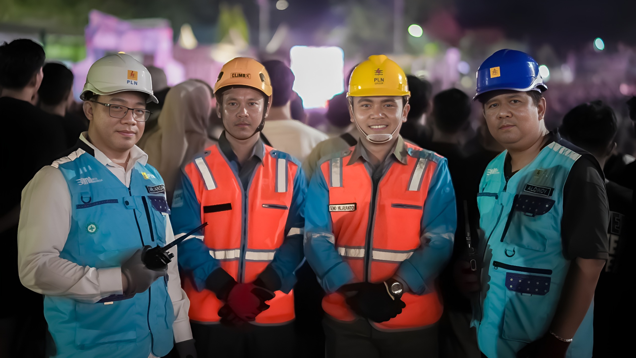 DEDIKASI MAKSIMAL: Para petugas Yantek PLN selalu siaga dan hadir di setiap event dan acara di Kalselteng baik siang maupun malam.