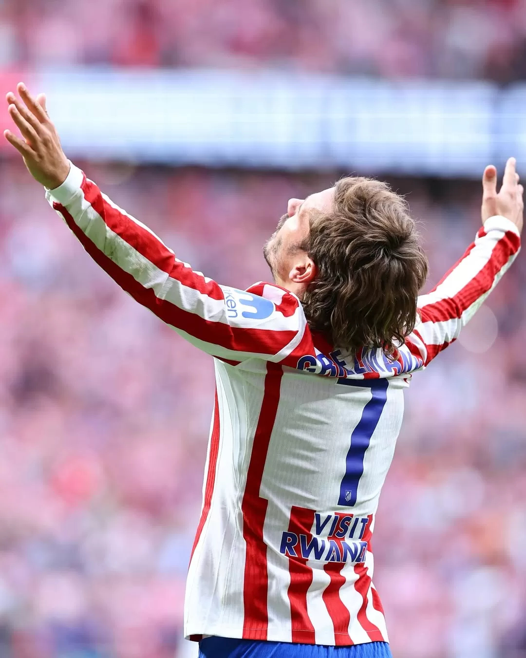 CETAK GOL: Antoine Griezmann merayakan gol saat Atletico Madrid menghancurkan Eintracht Frankfurt dengan skor 5-1 pada laga penyisihan grup Liga Champions di Estadio Metropolitano