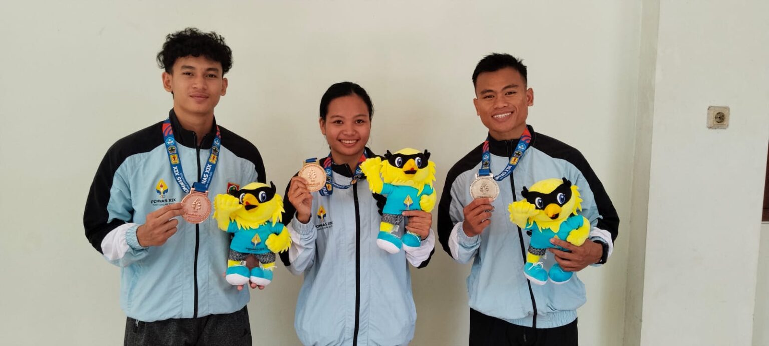 Para atlet wushu mahasiswa Kalimantan Selatan berfoto bersama usai bertanding di ajang POMNAS XIX 2025 Jawa Tengah, dengan membawa pulang satu medali perak dan dua perunggu untuk Banua.(dok Pomnas Kal