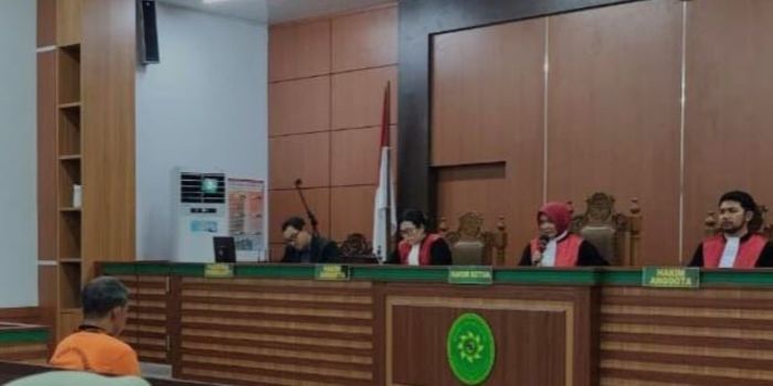 DISIDANG: Suasana sidang putusan tiga terdakwa kasus perdagangan sisik trenggiling di Pengadilan Negeri Paringin, Kamis (2/10/2025).