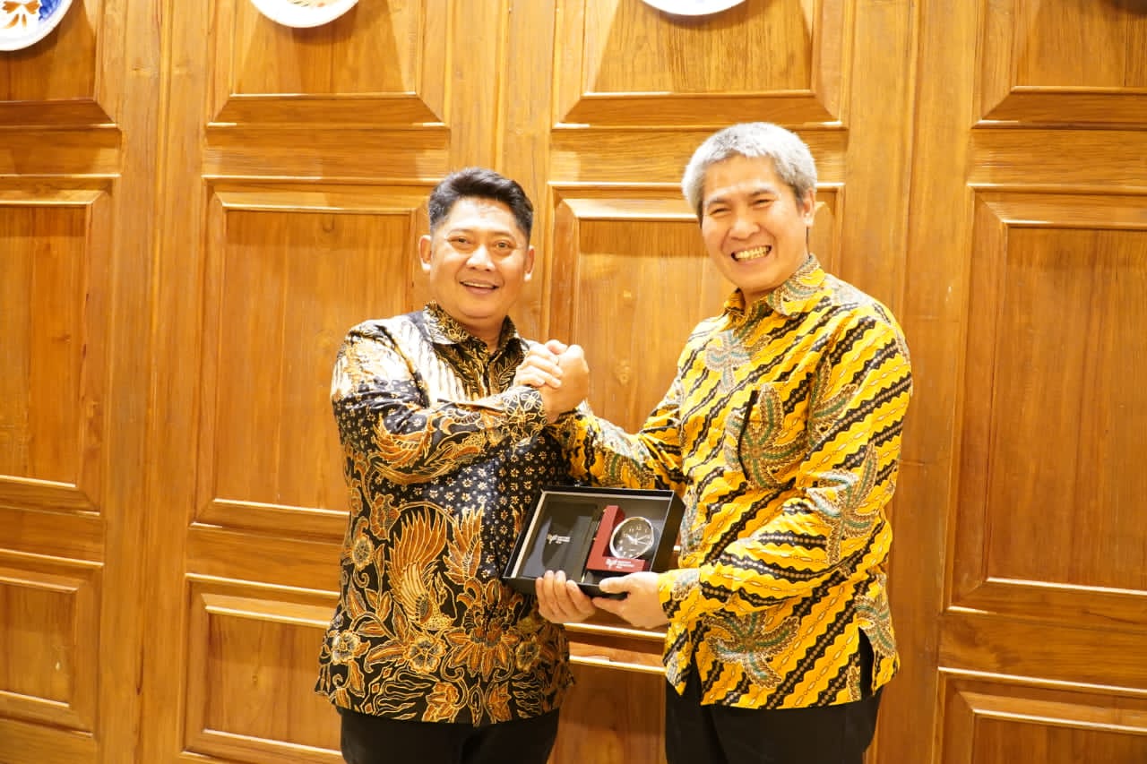 SILATURAHMI: Bupati Kabupaten HST, Samsul Rizal dan Rektor ITPLN, Prof Iwa Garniwa jalin silaturahmi di Jakarta, Jumat (3/10/2025).