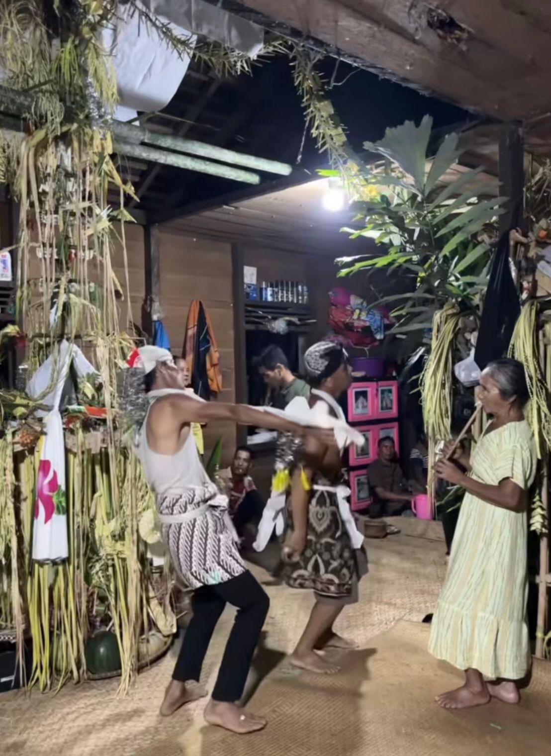 ADAT: Upacara adat Dayak Bawanang di Desa Laburan, Kecamatan Kelumpang Hulu, Kotabaru.